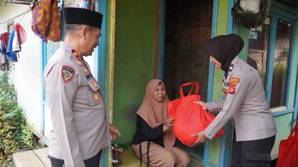 Wakapolres Asep Muslihat Pimpin Bakti Sosial HUT Humas Polri di Tasikmalaya