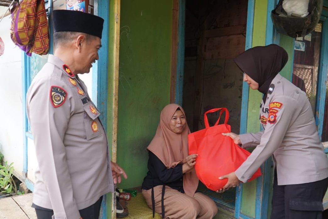 Wakapolres Asep Muslihat Pimpin Bakti Sosial HUT Humas Polri di Tasikmalaya