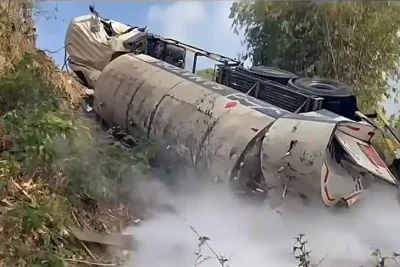 Truk Tangki Oksigen Terperosok ke Jurang 10 Meter di Lingkar Gentong Tasikmalaya