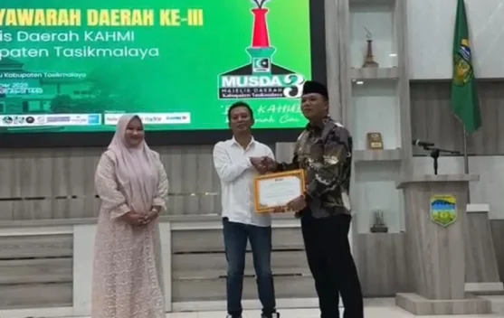 Pendiri KAHMI Kabupaten Tasikmalaya Mendapat Penghargaan Kehormatan
